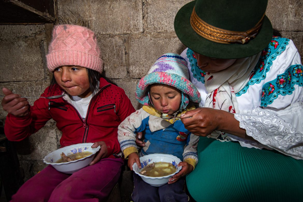 En el país, aproximadamente 380 mil niños sufren desnutrición crónica ...