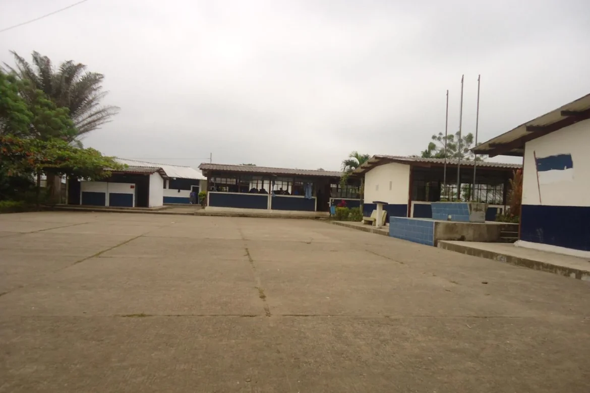 Escuela_Quito_Luz_De_America_Esmeraldas-1536×1024